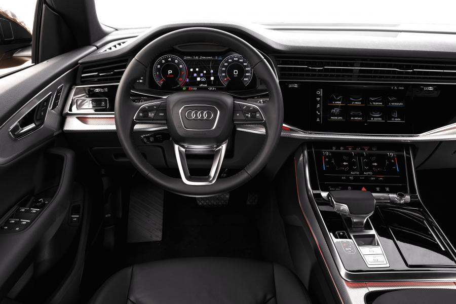 Торпедо Audi Q8 55 TFSI Quattro S-Line 2019 года  (LA) (фото 11 из 21)